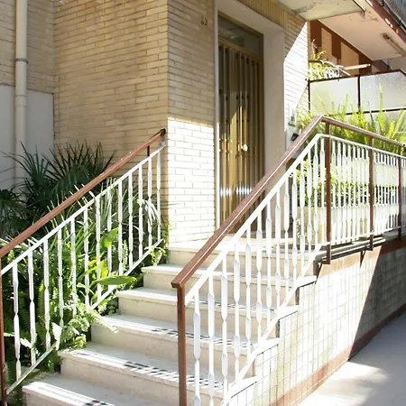 Πανσιόν A Casa Di Andrea E Lucia *