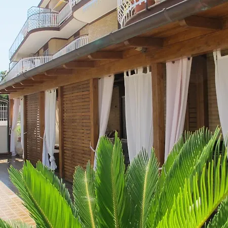 Πανσιόν A Casa Di Andrea E Lucia